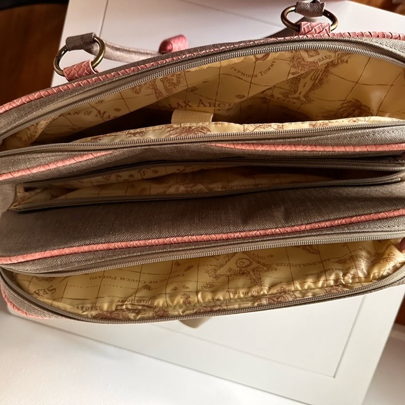 Tommy Bahama Royce Travel Bag - Picture 6 of 16